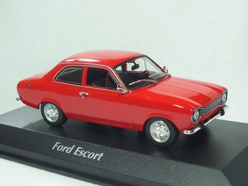 940081001 Maxichamps 1/43 Ford Escort 1974 - Red