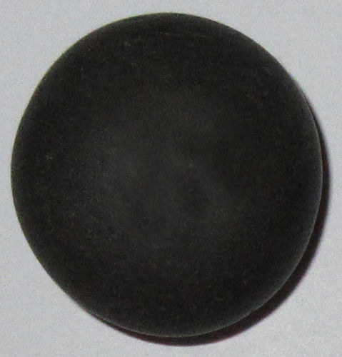 Basalt TS 1 ca. 2,8 cm breit x 2,9 cm hoch x 1,4 cm dick (17,4 gr.)