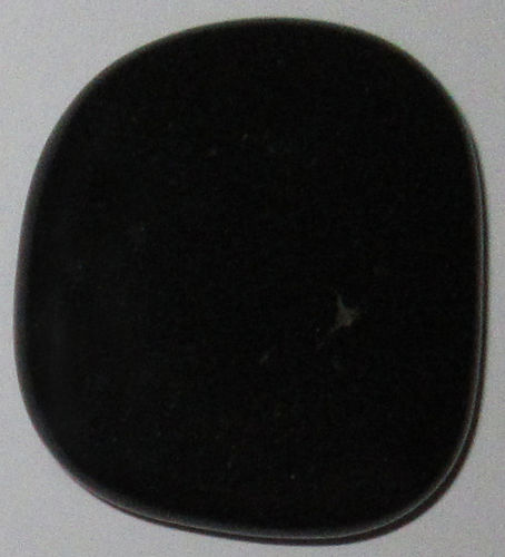 Basalt TS 2 ca. 3,3 cm breit x 3,7 cm hoch x 0,8 cm dick (22,0 gr.)