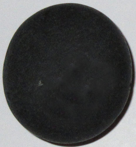 Basalt TS 5 ca. 3,2 cm breit x 3,6 cm hoch x 1,4 cm dick (25,5 gr.)