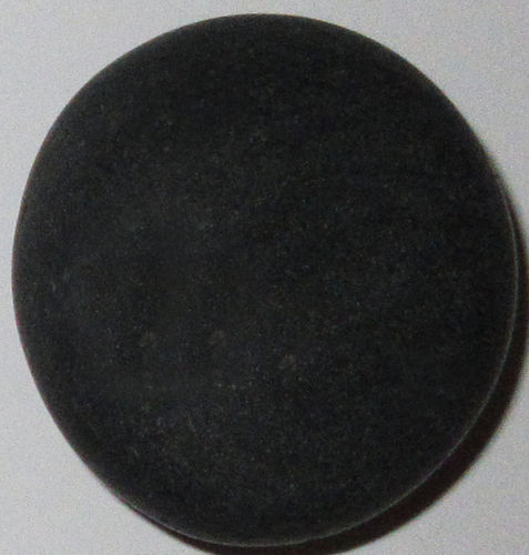 Basalt TS 6 ca. 3,3 cm breit x 3,6 cm hoch x 1,8 cm dick (32,0 gr.)