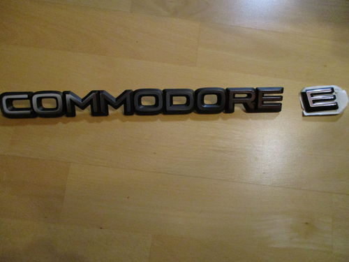 Schriftzug / Letter badge "Commodore E"