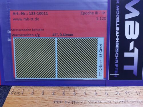 Zubehördecal, Warnstreifen s/g, 45°, 0,60mm, UV-Technik, III-IV, TT