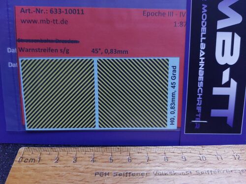 Zubehördecal, Warnstreifen s/g, 45°, 0,83mm, UV-Technik, III-IV, H0