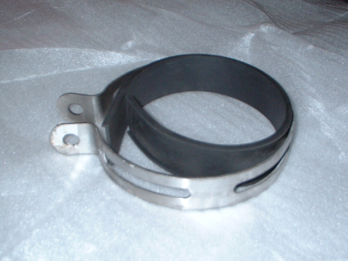Exhaust clamp with rubber