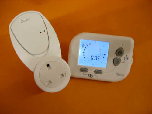Celect Programmable RF 868MHz Wireless Room Thermostat with Plug In Receiver