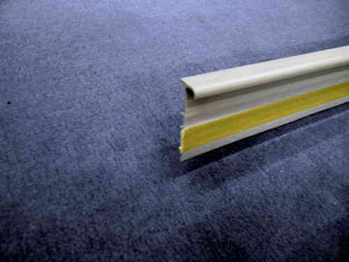 Teppichbodensockelleiste, Hartkunststoff, mit Steg, 250cm, grau
