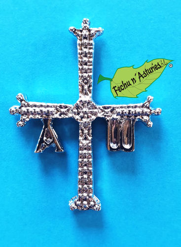 Imán diseño Cruz de la Victoria, bañado en níquel y embolsado individualmente.