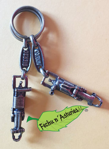 Llavero martillo de barrenar con calabrote "BIERZO MINERO" acabado en latón envejecido y embolsado.