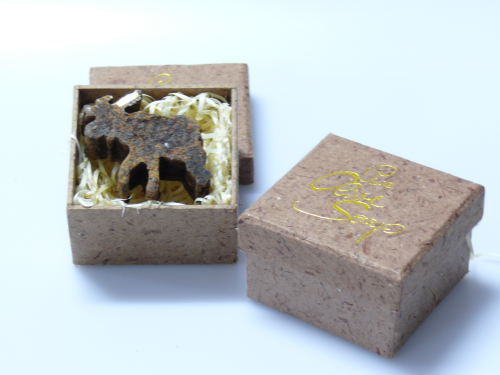 Hirschlein-Seife in einer Geschenkebox aus br. Ananaspapier
