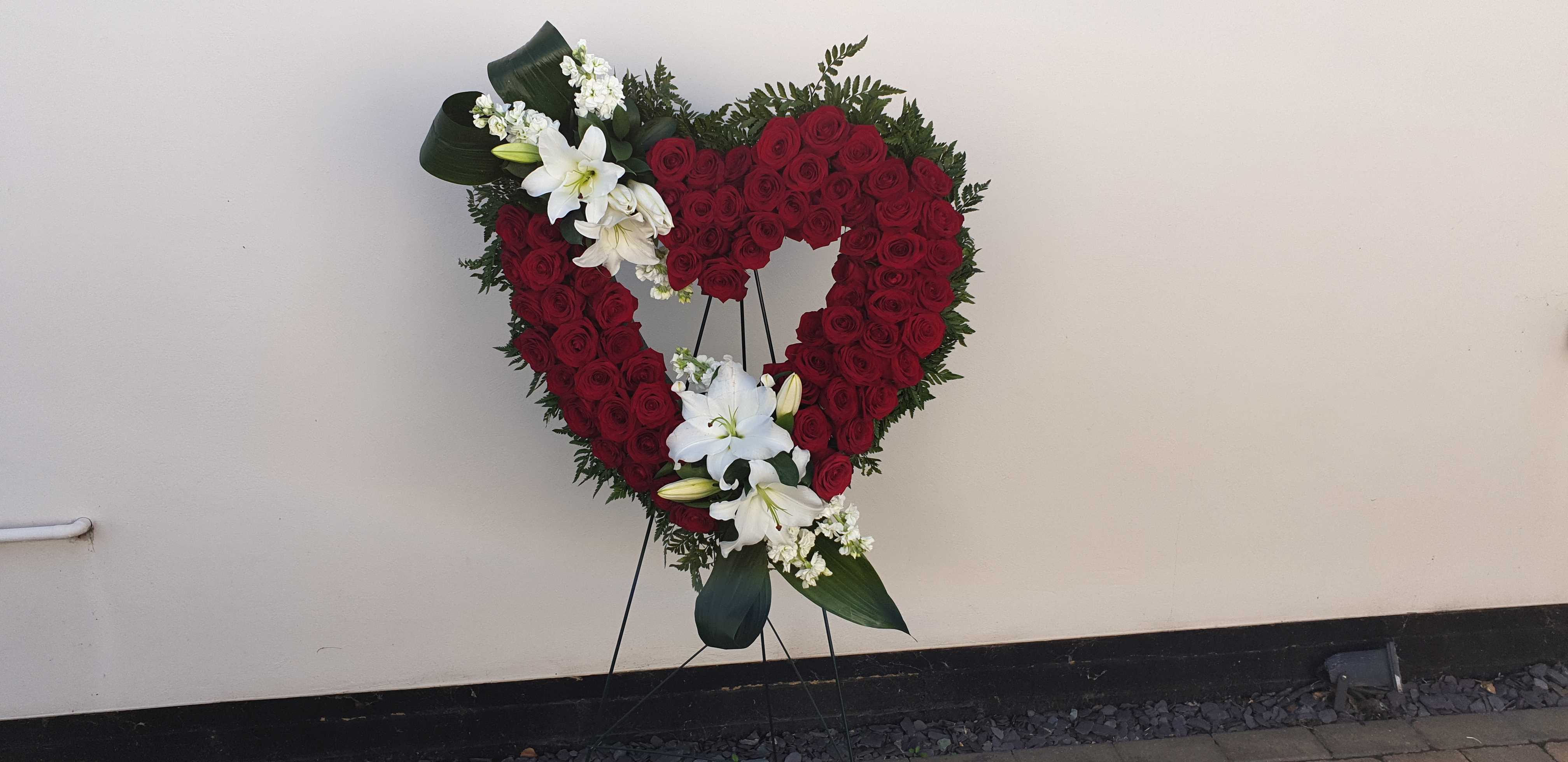 Funeral_Flowers_Extra_Large_Heart__Display_002