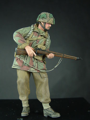 WF35023, 1/35th scale WWII British Para Standing (Lee Enfield No4)