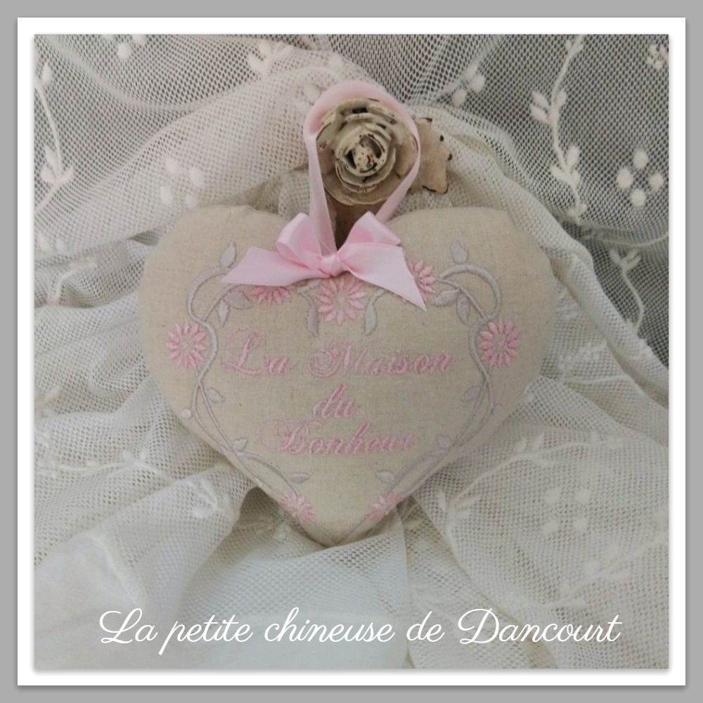 Coeur brodé "La Maison du Bonheur" rose