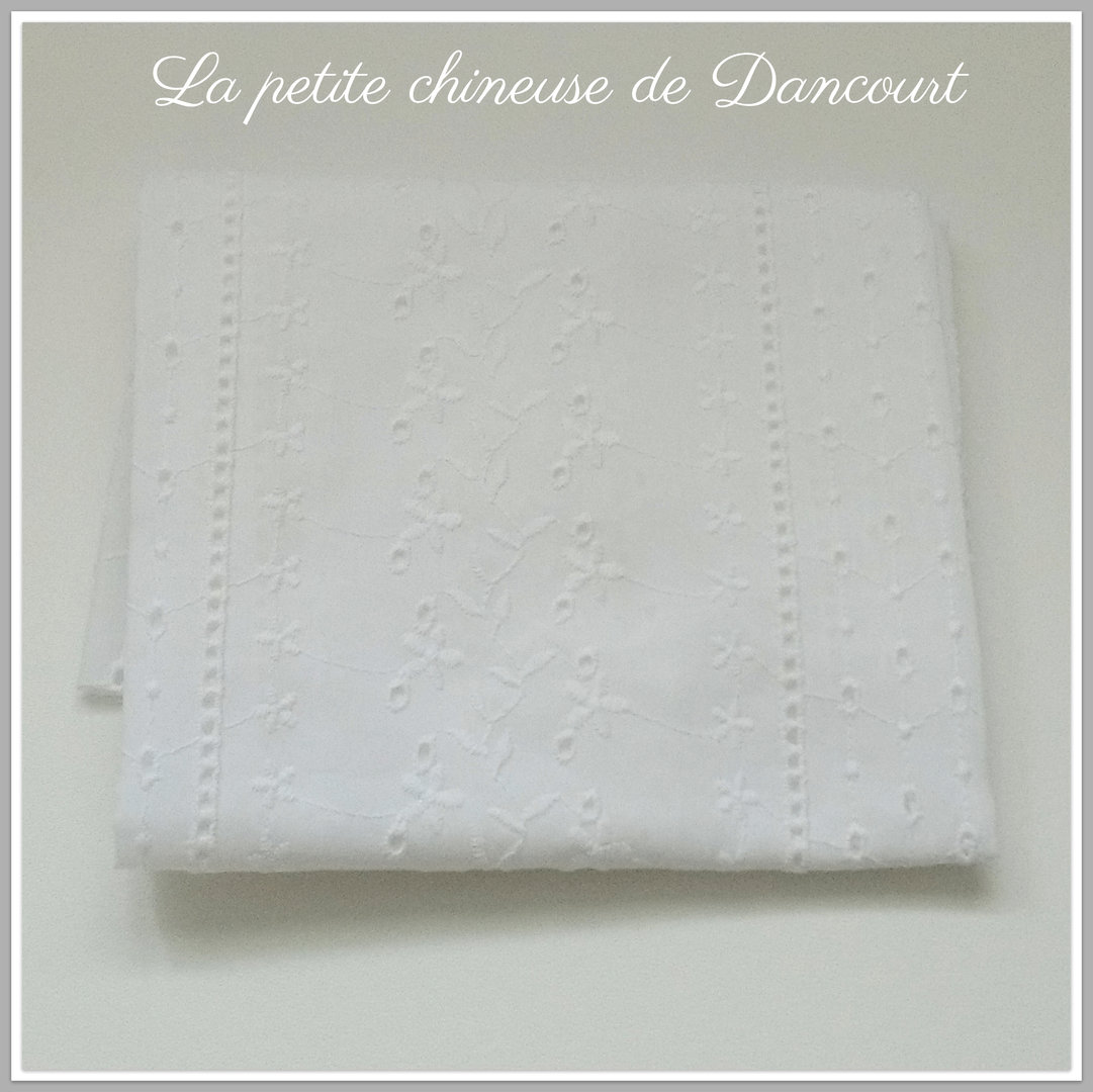 Coupon de tissus broderie Anglaise frises