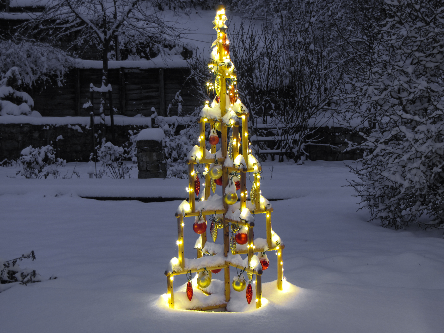 robinia-pro RANKPYRAMIDE als Jahreszeitenbaum - Weihnachten