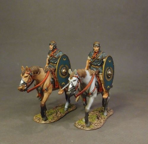 ARMIES AND ENEMIES OF ANCIENT ROME, ROMAN AUXILIARY CAVALRY, 2 Cavalry Walking with Green Shield #1.
