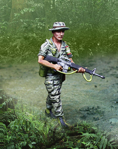 Vietnam LRRP Advancing